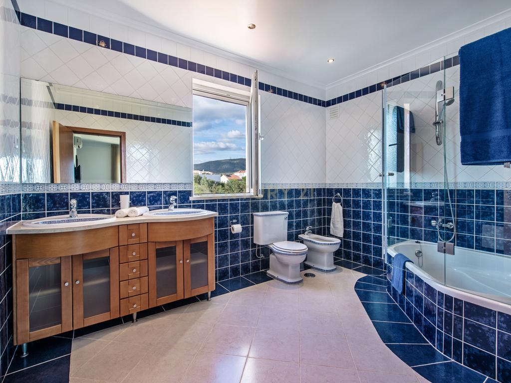 Luxuosa Moradia T4 em Olhão, Faro - 320m² por 795.000€ - Image 14